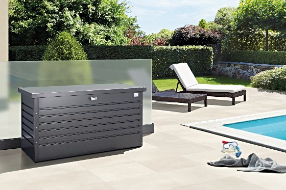 Made of Top-quality materials, this metal deck box can be placed anywhere even outdoors!
