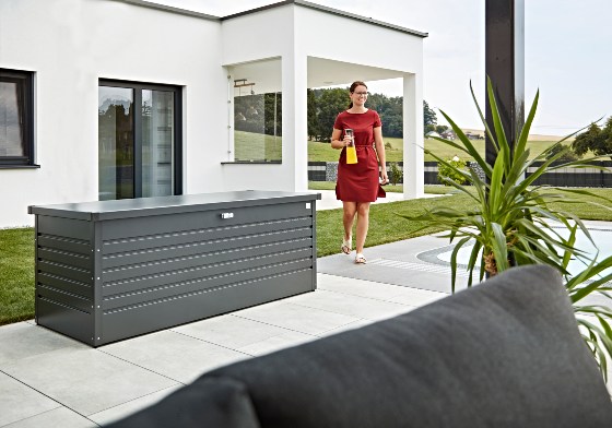Made of Top-quality materials, this metal deck box can be placed anywhere even outdoors!
