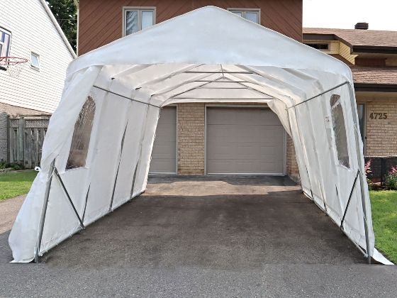Both ends can be opened and it also comes with two strategically placed windows that offer improved ventilation and natural light.