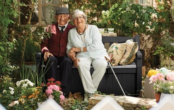 Comfortable Seating for 2â€“3 People, with a weight capacity of up to 551 lbs.  