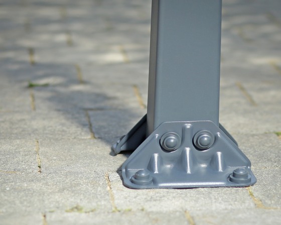 Sturdy Aluminum Legs - Strong, stable, and corrosion-resistant.
